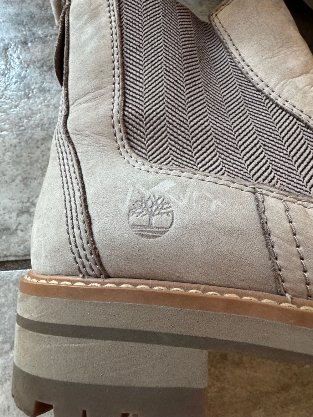 Timberland Women's Light Beige Chelsea Lug Boots - Picture 2 of 7